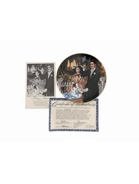 W.S. George "Strolling in Atlanta" Gone With the Wind Collector Plate (1989)
